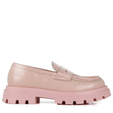 Loafers in patent pink leather