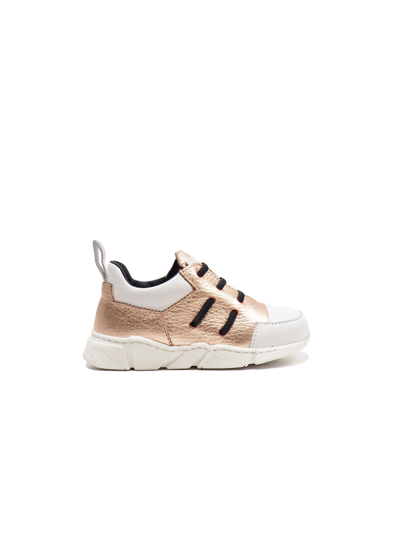 Running in metallic effect champagne elk leather