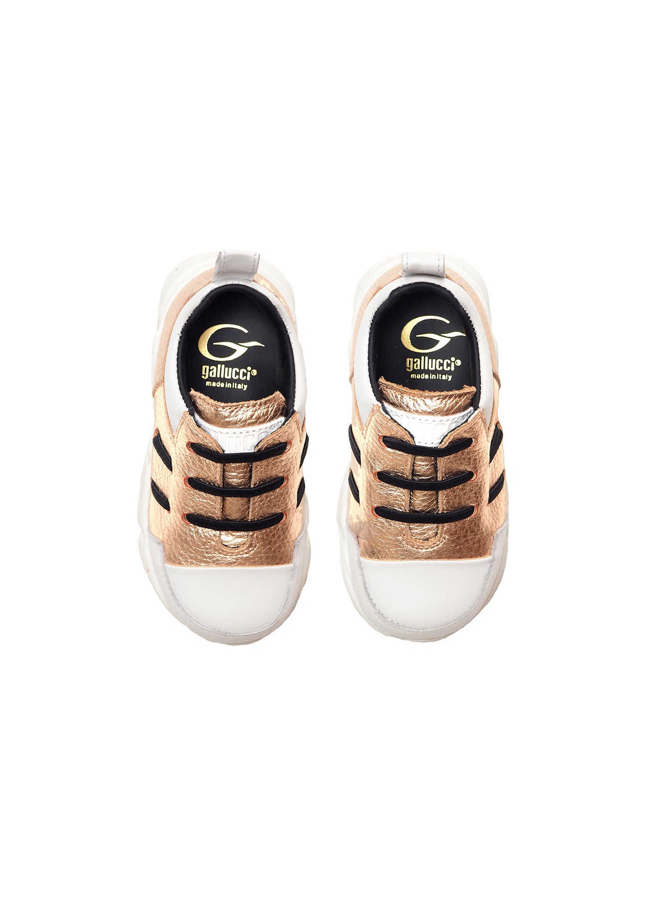 Running in metallic effect champagne elk leather