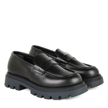 Load image into Gallery viewer, Chunky penny loafer in black calf leather
