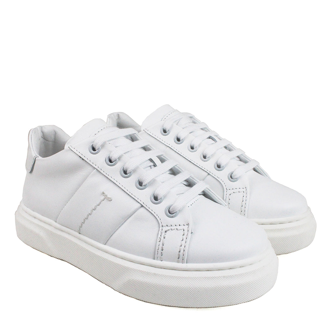 Sneakers in white leather