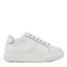 Load image into Gallery viewer, Sneakers in white leather
