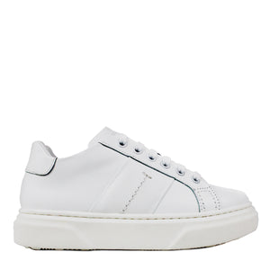 Sneakers in white leather