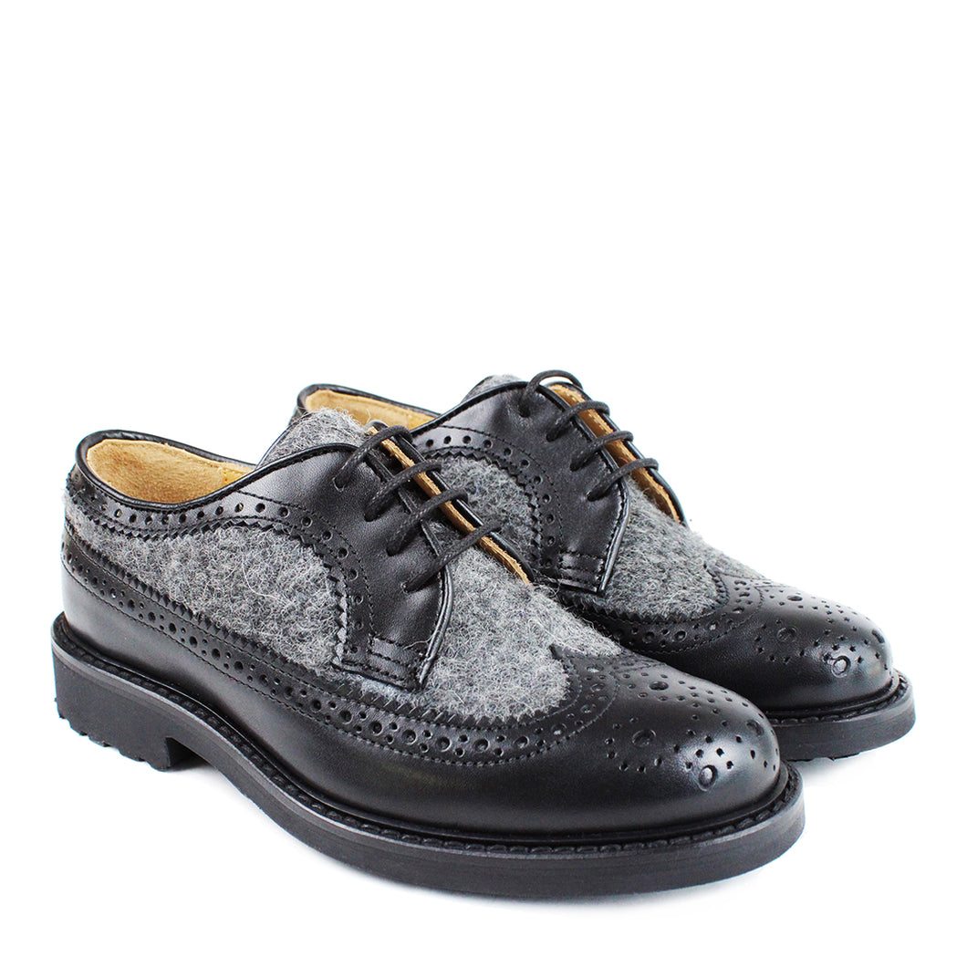 Brogue Derby in black calf leather and fabric detail