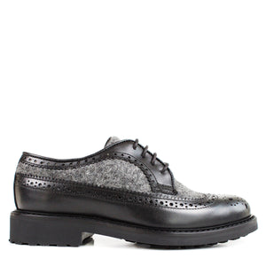 Brogue Derby in black calf leather and fabric detail