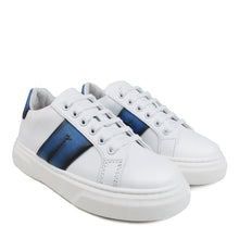 Load image into Gallery viewer, Sneakers in white leather and blu detail
