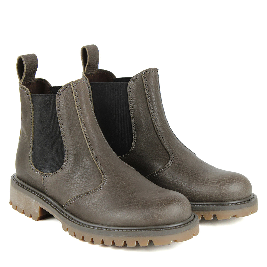 Chelsea boots in black calfskin with rubber sole