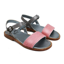Load image into Gallery viewer, Sandals in pink pony leather and grey patent leather
