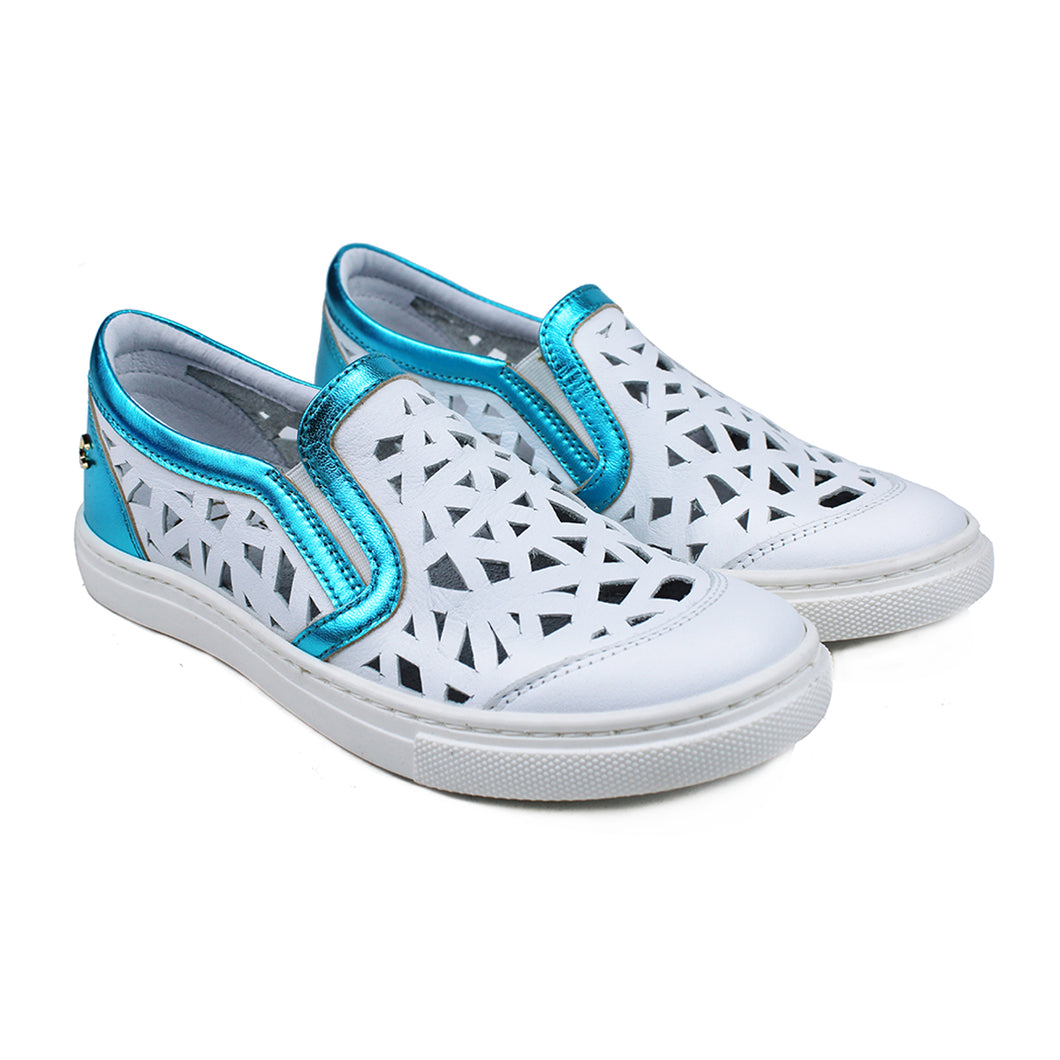 Slip On in white leather and azure details with bright studs