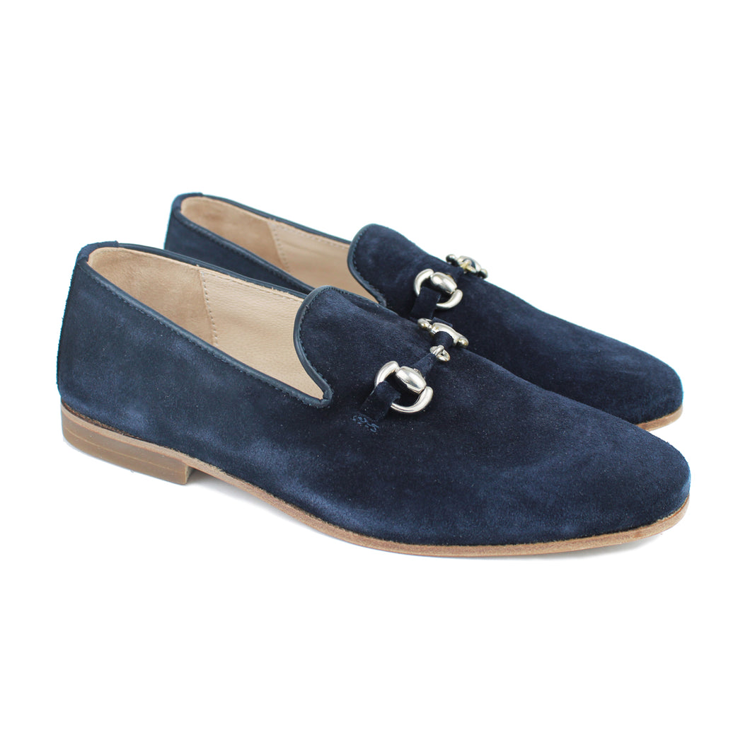 Slippers in blue suede and metal clamp
