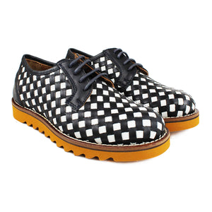 Brogue derby in navy and white woven leather