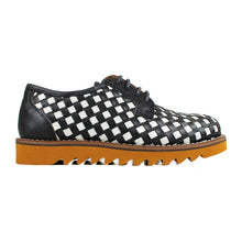 Load image into Gallery viewer, Brogue derby in navy and white woven leather
