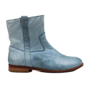 Ankle boots in azure washed leather