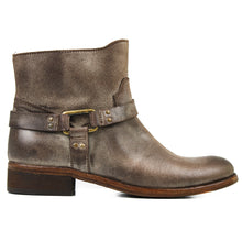 Load image into Gallery viewer, Western Boots in Vintage Brown Leather
