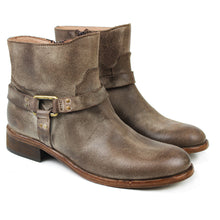 Load image into Gallery viewer, Western Boots in Vintage Brown Leather
