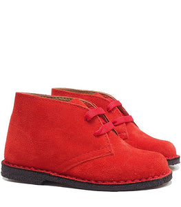 Desert boots in red suede