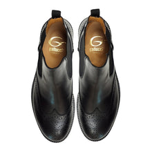 Carica l&#39;immagine nel visualizzatore di Gallery, Brogue Chelsea boots in black calf
