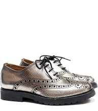 Load image into Gallery viewer, Brogue oxford in black and silver leather
