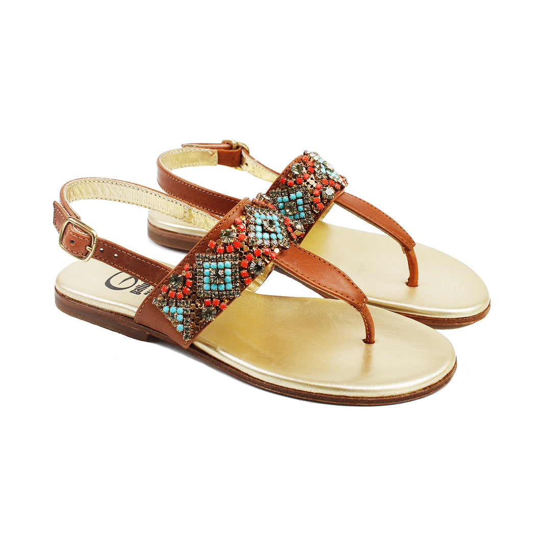 Sandals in tan leather and accessories on the strap