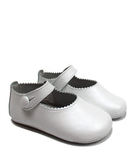 Load image into Gallery viewer, Pearl shoes in calf leather
