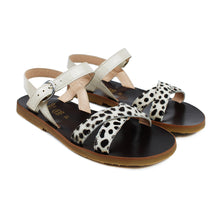 Load image into Gallery viewer, Sandals in ecru pony animalier and beige patent leather
