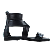 Load image into Gallery viewer, Sandals in black leather and exotic details

