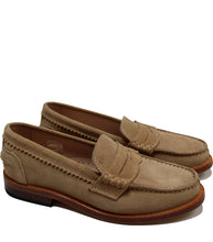 Carica l&#39;immagine nel visualizzatore di Gallery, Suede boat shoes ton-sur-ton taupe
