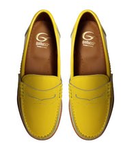 Carica l&#39;immagine nel visualizzatore di Gallery, Yellow loafers in polished leather
