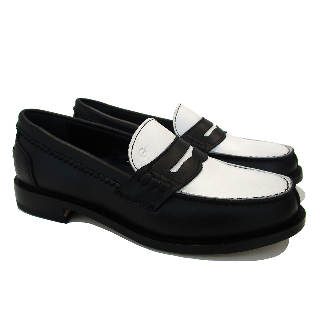 Penny loafer in black/withe leather