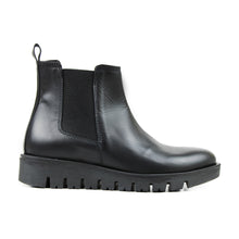 Carica l&#39;immagine nel visualizzatore di Gallery, Chelsea Boots in Black leather and chunky soles
