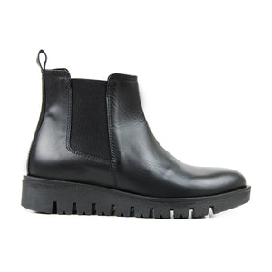 Chelsea Boots in Black leather and chunky soles