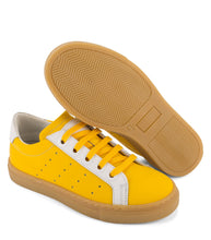 Carica l&#39;immagine nel visualizzatore di Gallery, Yellow leather sneakers with amber sole
