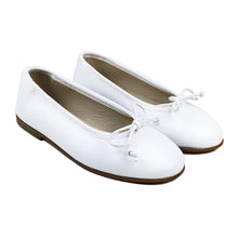 Carica l&#39;immagine nel visualizzatore di Gallery, White leather ballerina
