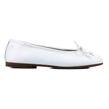 Carica l&#39;immagine nel visualizzatore di Gallery, White leather ballerina
