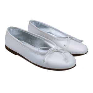 Ballerinas in elegant white calf leather