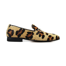 Load image into Gallery viewer, Slippers in pony animalier-effect leather and metal clamp

