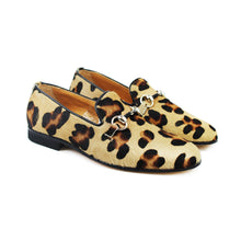Load image into Gallery viewer, Slippers in pony animalier-effect leather and metal clamp
