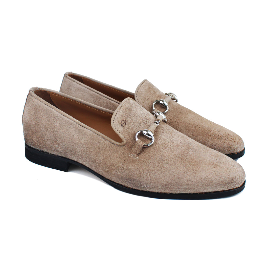 Slippers in beige suede and metal clamp
