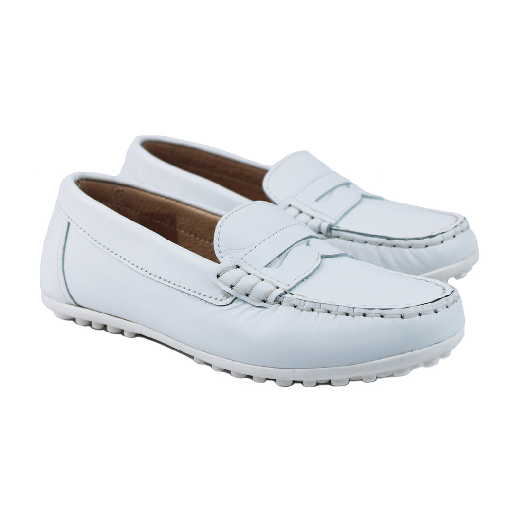 Mocassin in white leather