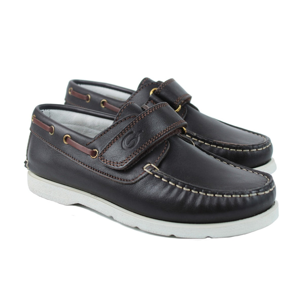 Boat shoes in brown leather with strap