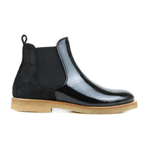 Carica l&#39;immagine nel visualizzatore di Gallery, Chelsea Boots in black patent/suede leather and light rubber soles
