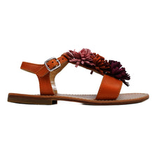 Carica l&#39;immagine nel visualizzatore di Gallery, Sandals in foxy leather with multicolor suede fringes on top
