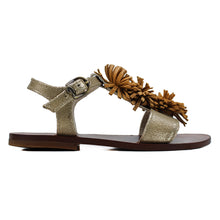 Carica l&#39;immagine nel visualizzatore di Gallery, Sandals in cracked beige leather with multicolor suede fringes on top
