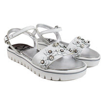 Load image into Gallery viewer, White sandal with flowers and diamonds

