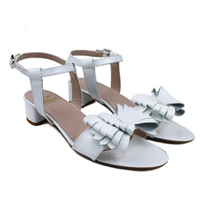 Sandals with heel in white leather with leather ribbon on top