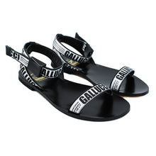 Carica l&#39;immagine nel visualizzatore di Gallery, Black Sandals with signature strap
