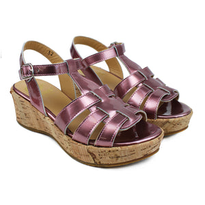 Sandals in pink patent leather and cork platform