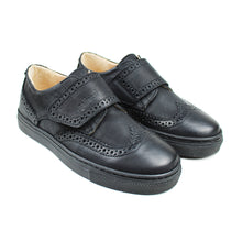 Carica l&#39;immagine nel visualizzatore di Gallery, Low-top brogue sneakers in black leather velcro on top
