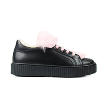 Load image into Gallery viewer, Low-Top Sneaker in black leather, fluffy pink details and warm lining
