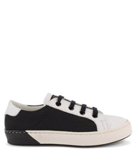 Load image into Gallery viewer, Black &amp; white sneakers
